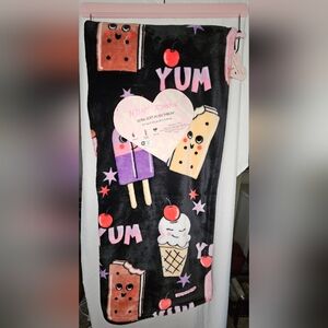 Betsey Johnson Popsicle, Ice Cream Cone And Sandwich Plush Throw Blanket NWT